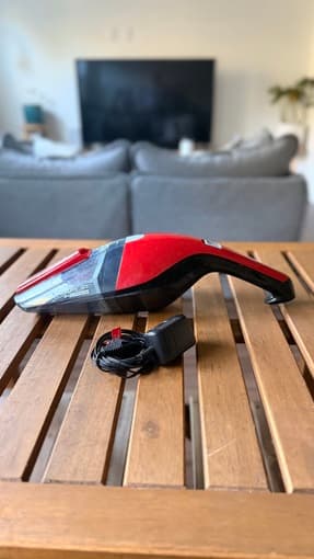 Dirt Devil QuickFlip vacuum + charger 1