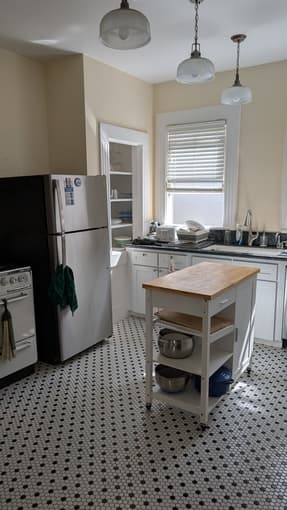 Room available in downtown Palo Alto - move in April 12th 4