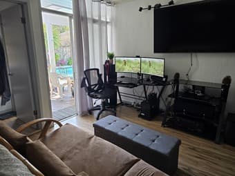 Avail 4/19 large bedroom w/priv bath and entr in modern house w/pool 2