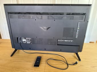 39" Vizio TV + Remote 2