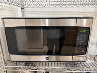 GE microwave oven in very good condition 1