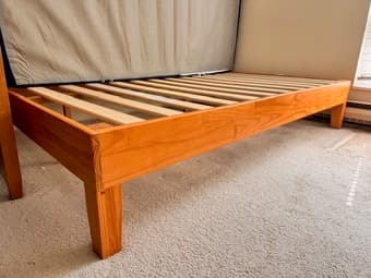 Full size mattress and frame in excellent condition 3