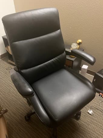 Office Chair (Manger LaZy Boy) 1