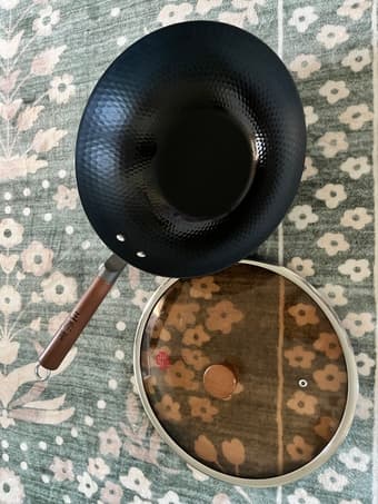 decuttering sale for household items 3