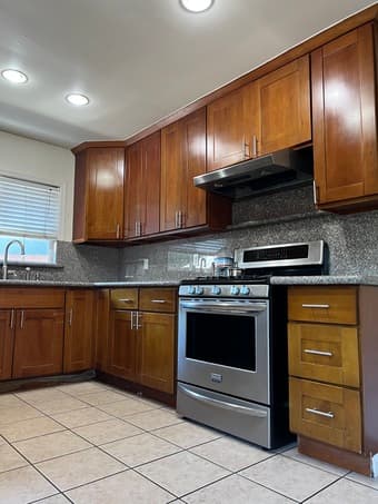 Remodeled 1100 SqFt Duplex 3