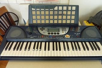 Yamaha PSR270 61-Key (Full Size Key) MIDI Portable Keyboard. Only $50! 1