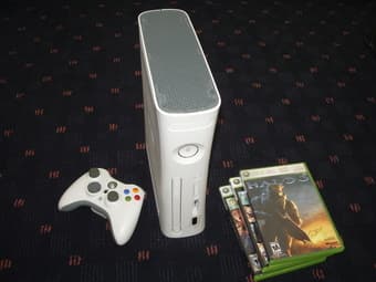 Xbox 360 Arcade for SALE with 3 GAMES! 2