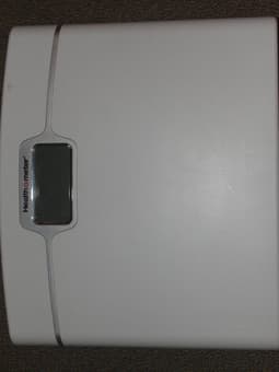 URGENT! must GO!!! Scale, luggage, camera SONY 1